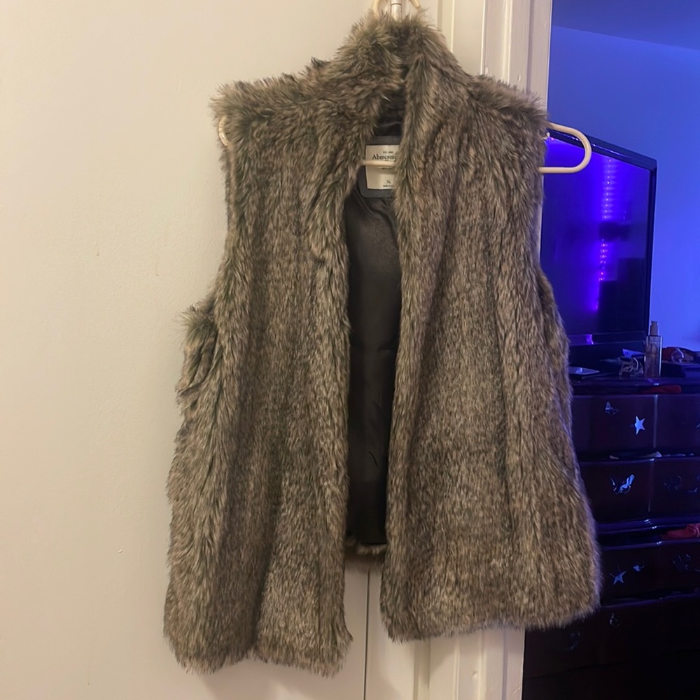 Abercrombie fur vest with pockets